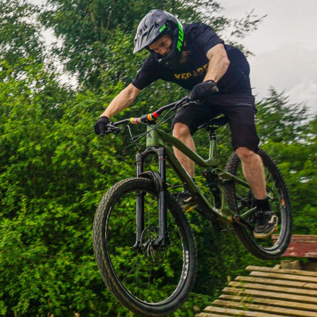 X5CAPE Rebellion 24K Short Sleeve & Shorts Mountain Bike Race Kit
