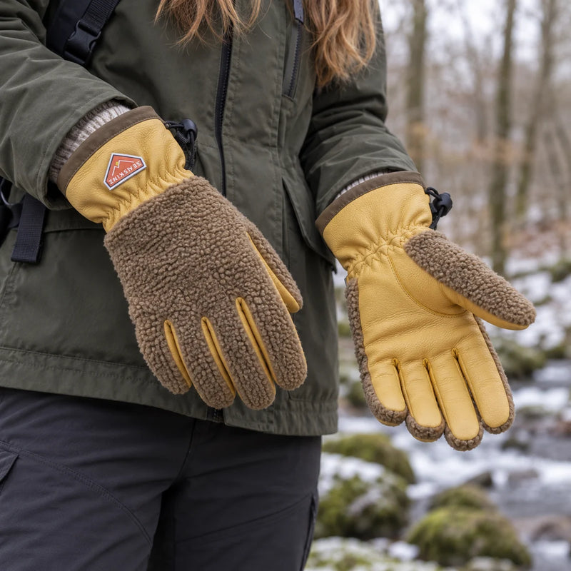 Sealskinz Waterproof Sherpa Fleece Hiking Gloves — product photograph
