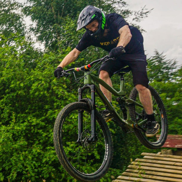X5CAPE Rebellion 24K Short Sleeve & Shorts Mountain Bike Race Kit