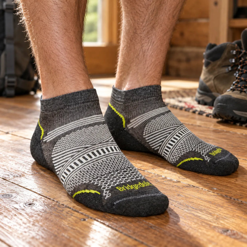 1 Pack Mens Hiking Ultralight T2 Coolmax Low Cut Socks — product photograph